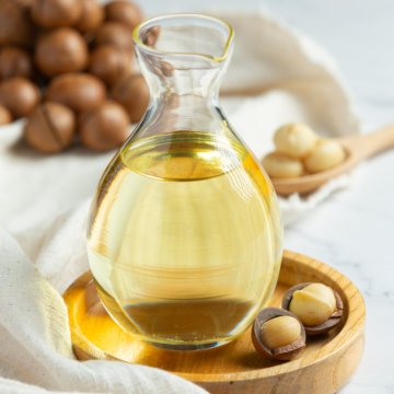 macadamia-oil-for-relaxing-treatment